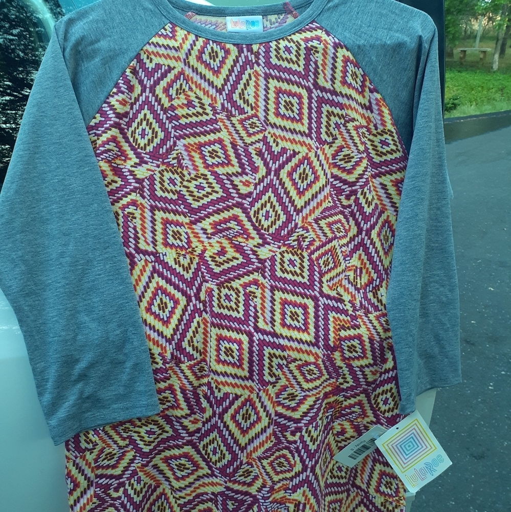 LulaRoe Randy Tee S NEW